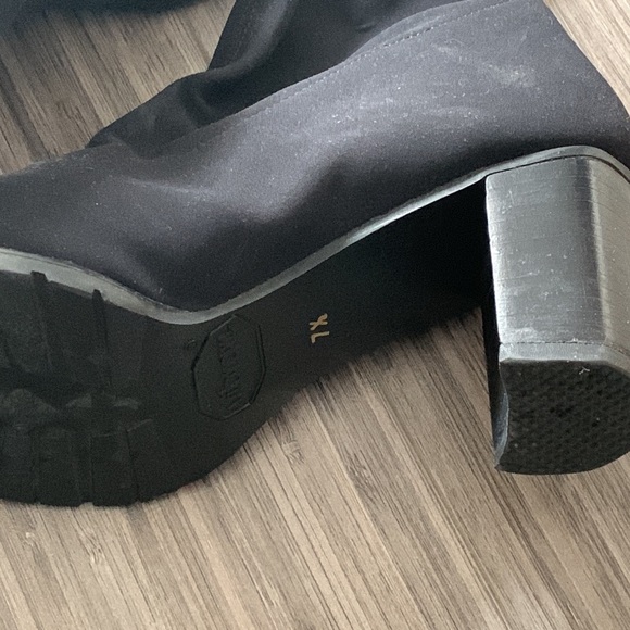 Black boots - Picture 4 of 5